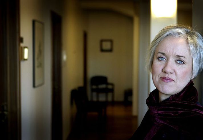 BLÁTT EFNI SEM HJÁLPARTÆKI Jóna Ingibjörg Jónsdóttir hefur kynnt sér kynlíf Íslendinga í tuttugu ár og segir kynferðislega opinskátt efni geta hjálpað mörgum.  fréttablaðið/heiða