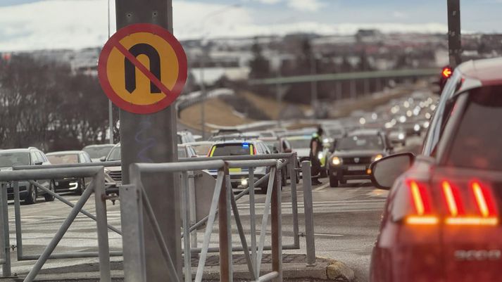 Lögregla handtók mann sem grunaður var um akstur undir áhrifum áfengis í gær.