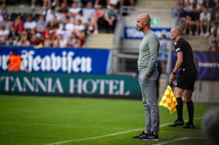 Erik ten Hag á hliðarlínunni á Lerkendal vellinum í gær.