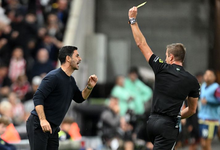 Mikel Arteta fékk að líta gula spjaldið í leiknum.