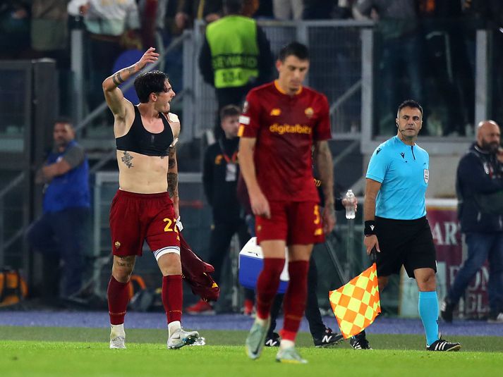 Nicola Zaniolo fagnar marki sínu í kvöld en Roma fer í umspil um sæti í 16-liða úrslitum Evrópudeildarinnar.