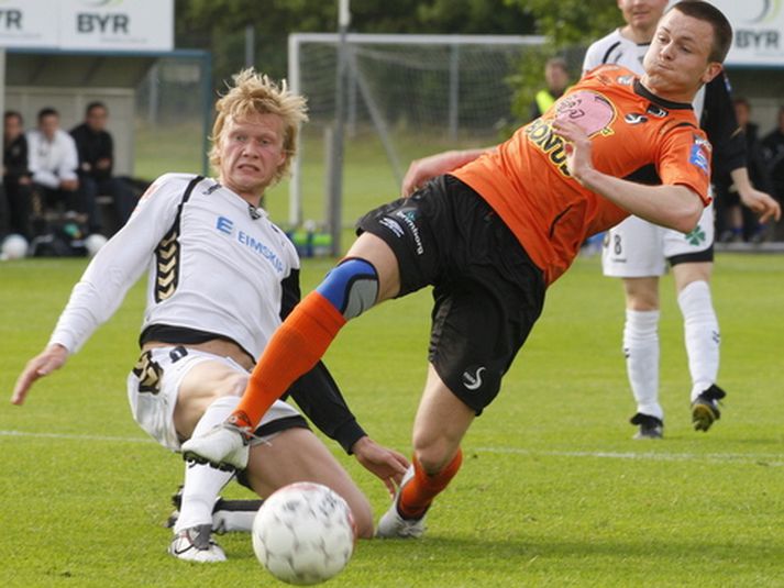 Eyjamaðurinn Andri Ólafsson og Fylkismaðurinn Albert Ingason eigast við í fyrri leik liðanna.