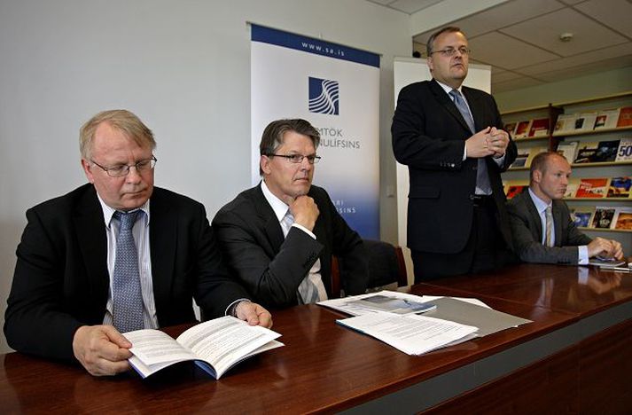 Á kynningarfundi í gær Vilhjálmur Egilsson, framkvæmdastjóri Samtaka atvinnulífsins, Þórður Friðjónsson, forstjóri Kauphallarinnar, Gylfi Magnússon viðskiptaráðherra og Finnur Oddsson, framkvæmdastjóri Viðskiptaráðs Íslands, kynntu í gær nýtt rit um stjórnarhætti fyrirtækja.