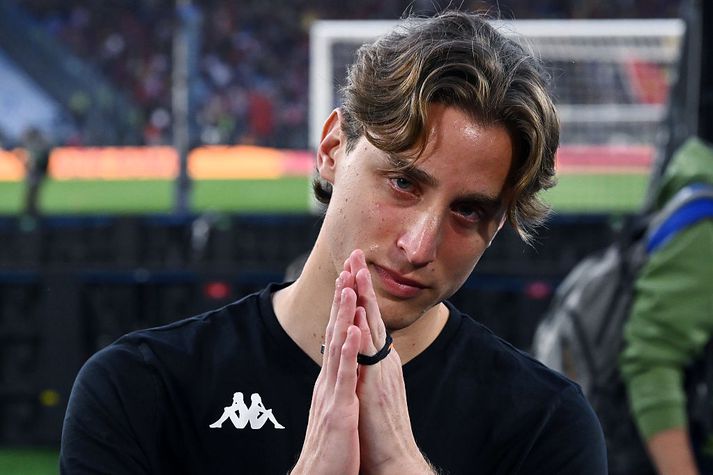 Það var eflaust tilfinningaþrungin stund fyrir Bove er hann spilaði fótboltaleik í fyrsta sinn í 14 mánuði í gær.