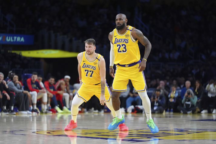 Þeir LeBron James Luka Doncic munu samanlagt þéna rúmar 98 milljónir dollara næsta vetur og éta þannig upp um tvo þriðju af launaþaki Lakers