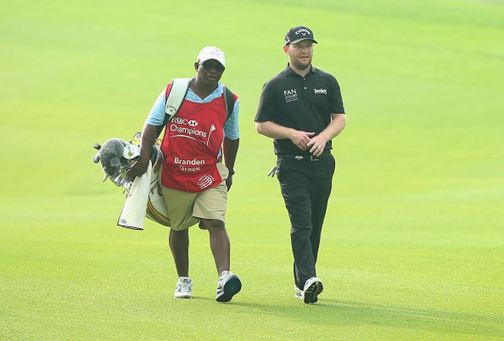 Branden Grace ásamt kylfusveini sínum Zack á fyrsta hring.