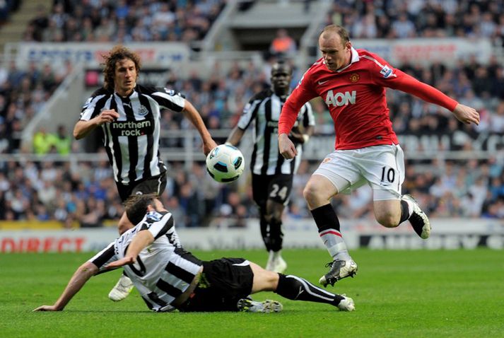 Rooney í baráttunni í kvöld.