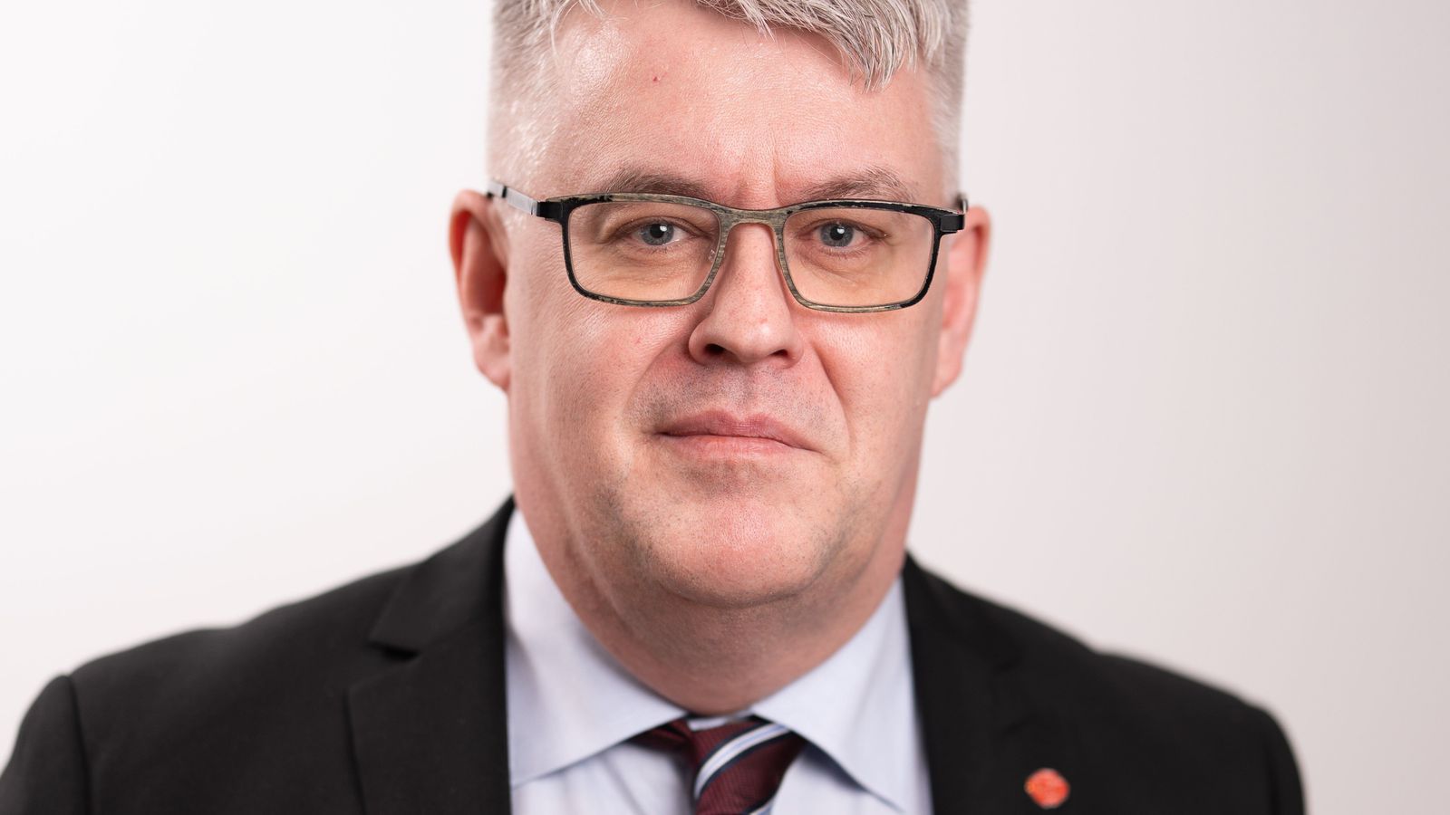 Erindislaus meiri­hluti leggur á flótta