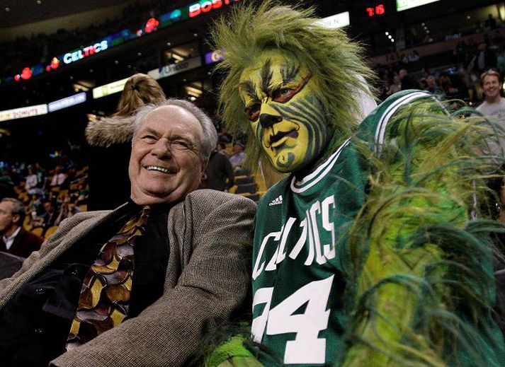 Með goðsögninni Heinsohn. Stefán heilsaði upp á Tommy Heinsohn, sem er goðsögn í Boston og var í gullaldarliði liðsins á árunum 1959 til 1966.