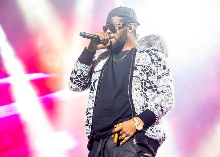 R Kelly gæti átt yfir höfði sér lífstíðardóm eftir að kviðdómur fann hann sekan um kynferðisbrot og mansal.