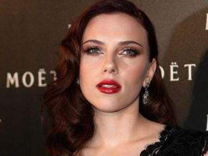 sátt Scarlett Johansson kveðst sátt við bæði hjónaband sitt og skilnað í nýju viðtali við Cosmopolitan.