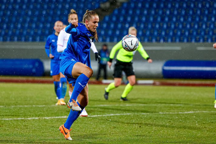 Guðrún Arnardóttir í leiknum á móti Tékkum í Laugardalnum í kvöld.