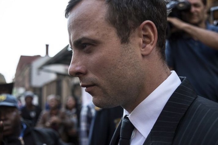 Pistorius hefur sjálfur viðurkennt að hafa skotið Steenkamp en ávallt neitað því að hafa banað henni af yfirlögðu ráði.