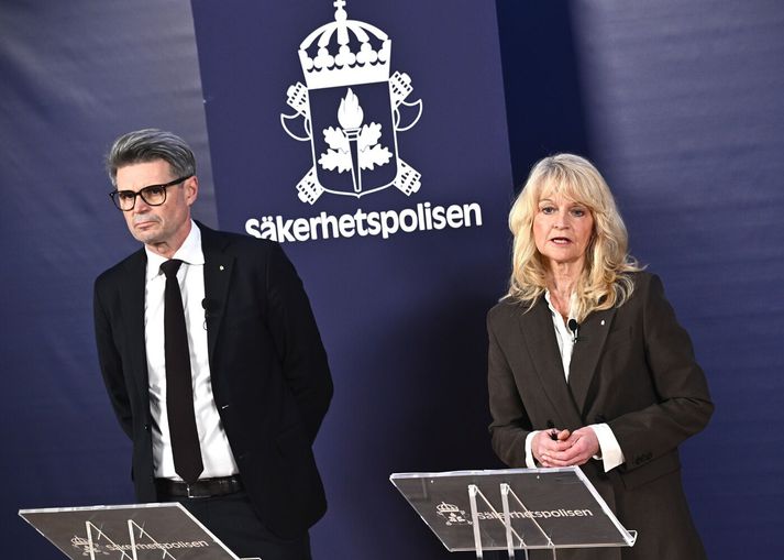 Frá blaðamannafundi Säkerhetspolisen eða Säpo í Stokkhólmi í morgun. Forsvarsmenn stofnunarinnar, þau Fredrik Hallstrom og Charlotte von Essen segja ógnina frá Rússlandi hafa aukist.