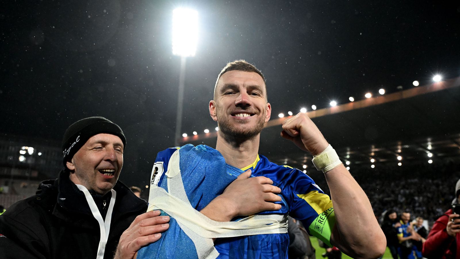 Lét ekki viðbeinsbrot stoppa sig og fagnaði í fatla