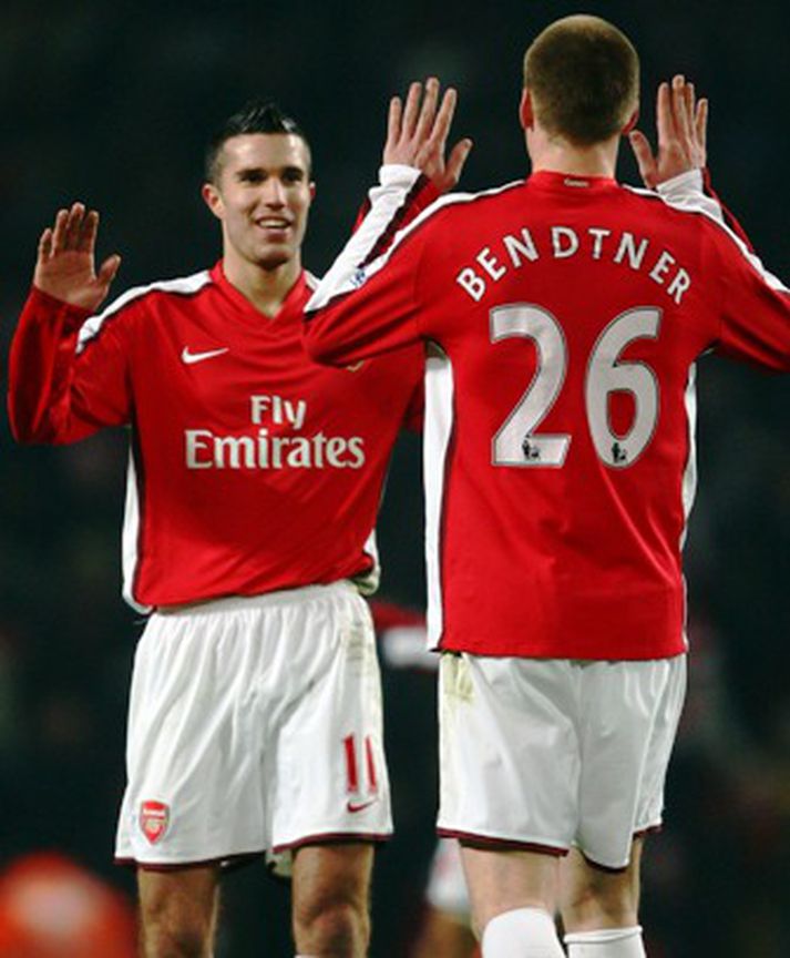 Van Persie lagði upp sigurmark Bendtner í dag