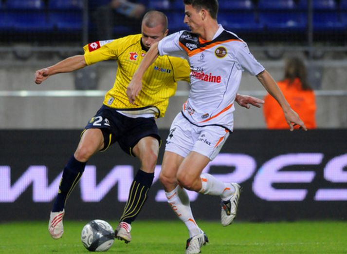 Koscielny, til hægri, í leik með Lorient.