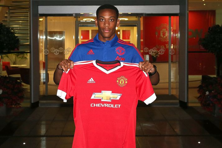 Anthony Martial með treyju Manchester United.