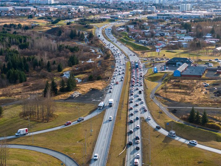 Húsið opnar klukkan 8:30. 