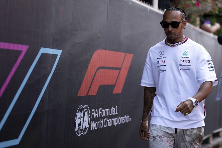Lewis Hamilton virðist ætla að halda kyrru fyrir hjá Mercedes.