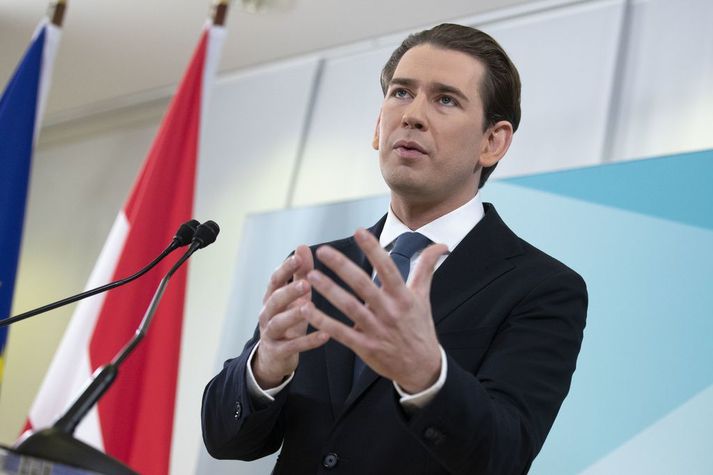 Fyrri stjórn Sebastians Kurz vegna lausmælgis leiðtoga samstarfsflokksins árið 2019. Sú seinni féll þegar rannsókn hófst á meintri spillingu hans sjálfs.