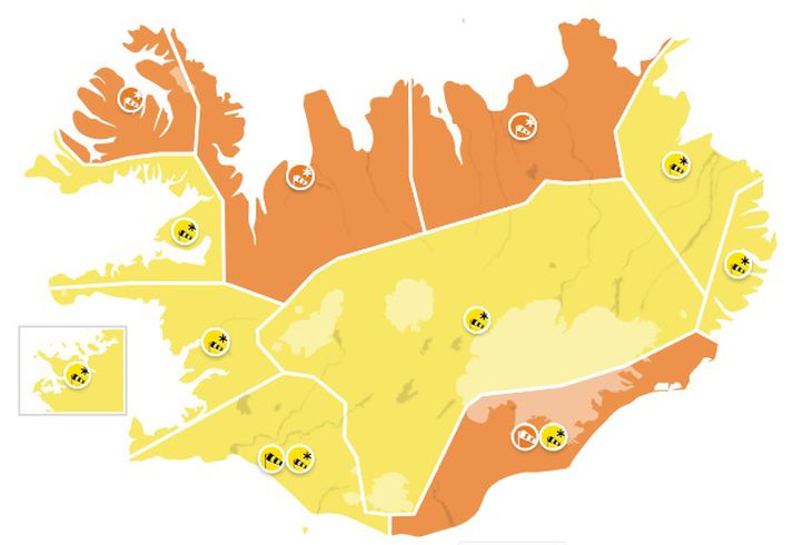 Næsthæsta viðvörun er nú í gildi fyrir Vestfirði, Norðurland og Suðausturland