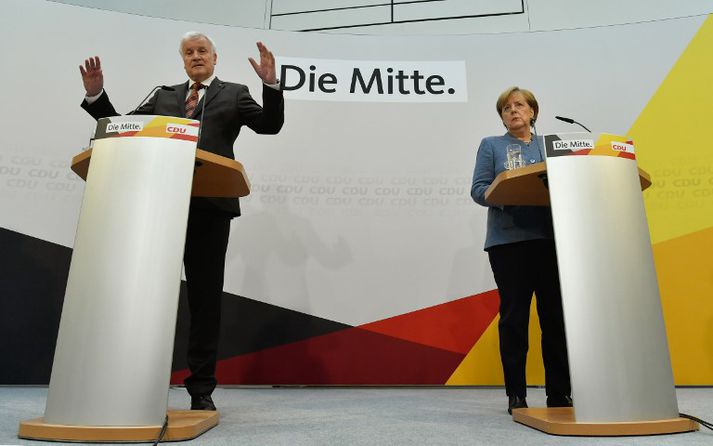 Horst Seehofer og Angela Merkel nú í hádeginu.
