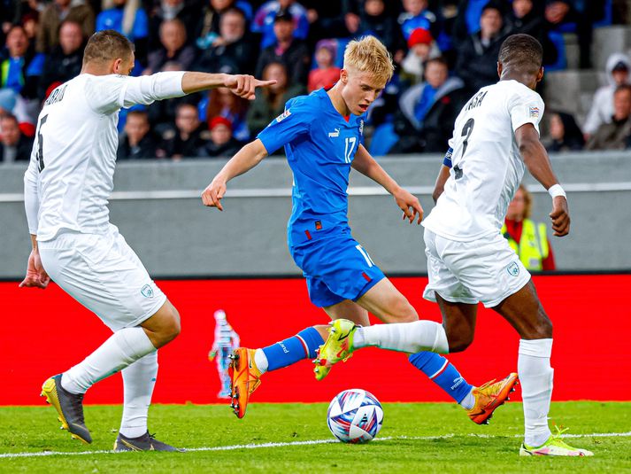 Hákon Arnar í leik með íslenska landsliðinu.