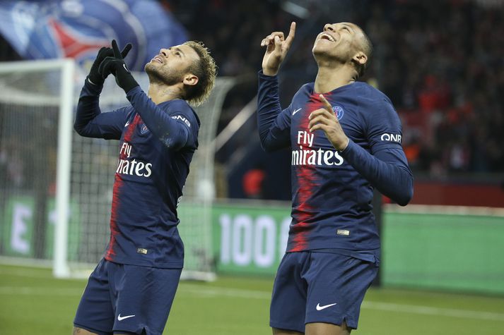 Neymar Jr og Kylian Mbappe fagna marki með PSG.