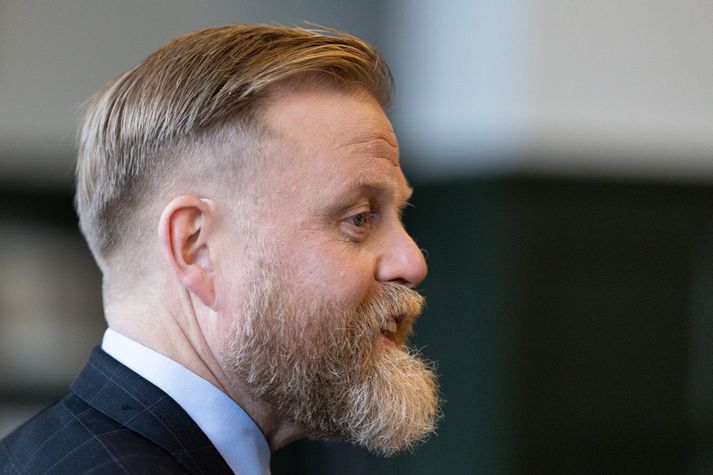 Ásgeir Jónsson seðlabankastjóri segir að það séu „ótvíræð merki um að það er að hægja á hagkerfinu, sérstaklega í þjóðarútgjöldum,“ en útlit er fyrir verðbólgan verði komin niður í 4 prósent í árslok.