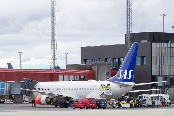 Flugstjórinn sagði barn hjónanna ekki öruggt með þeim án fylgdar.