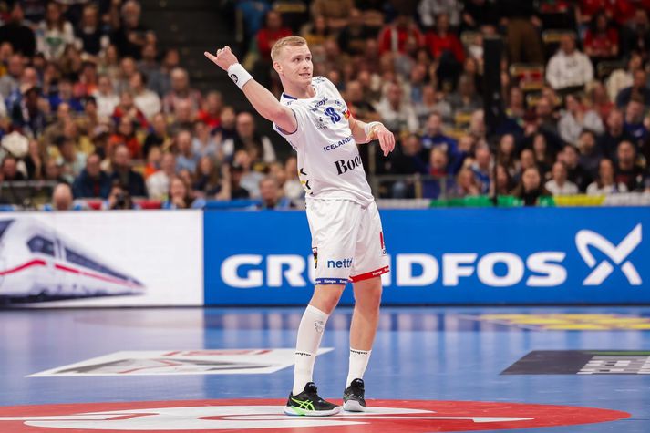 Elliði Snær Viðarsson reyndi langskot í blálokin en það geigaði.