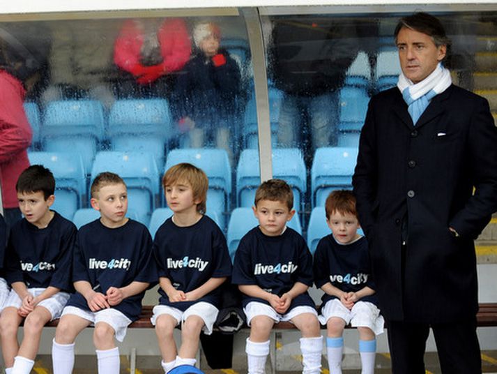 Roberto Mancini hefur spáð fyrir bjartri framtíð hjá Manchester City.