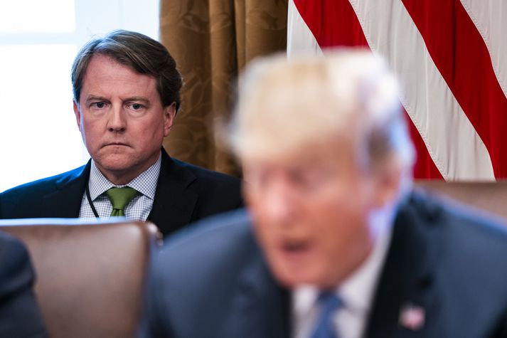 McGahn er sagður hafa hótað því að segja af sér í fyrra þegar Trump vildi reka sérstaka rannsakandann.