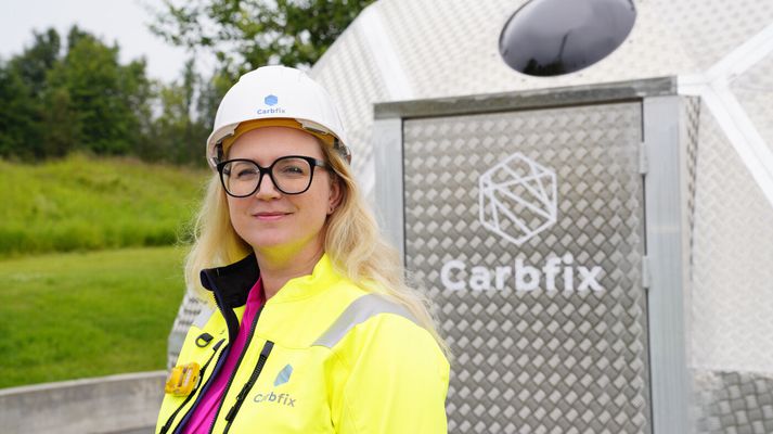 Edda Sif Pind Aradóttir, framkvæmdastýra Carbfix, kynntist ástinni sinni þegar hún var í MR og hann í Versló. Edda taldist til síðasta árgangsins sem sótti MR samkvæmt stundatöflu þar sem aðeins var kennt eftir hádegi. Fram að því gekk allt út á fótboltann og að spila á fiðlu.