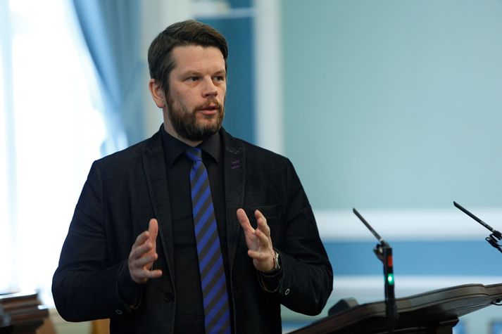 Guðmundur Steingrímsson vill að þingmenn vari sig á gerræðistilburðum forsætisráðherra.