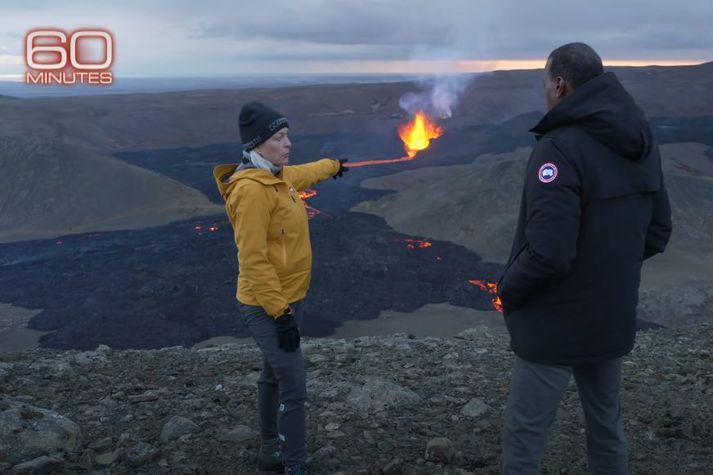 Kristín Jónsdóttir, , hópstjóri náttúruvár hjá Veðurstofu Íslands, fór í þyrluferð með fréttamanninum Bill Whitaker í innslagi 60 Minutes um gosið.