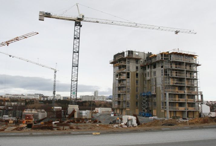 Framkvæmdir við Lund 1 séð frá Nýbýlavegi.