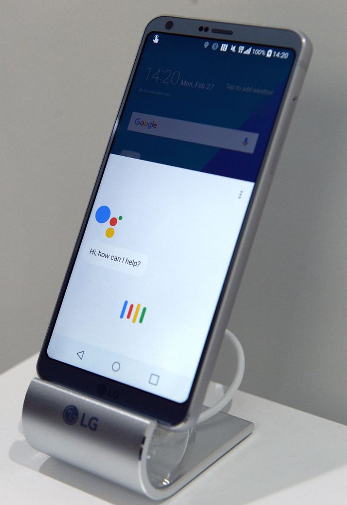 Google Assistant er sagt vera fullkomnara en Siri og Cortana.