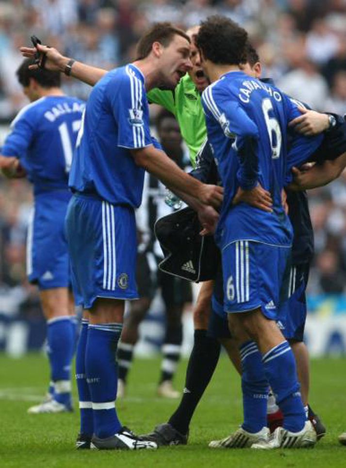 John Terry ræðir við Ricardo Carvalho í leiknum í dag.