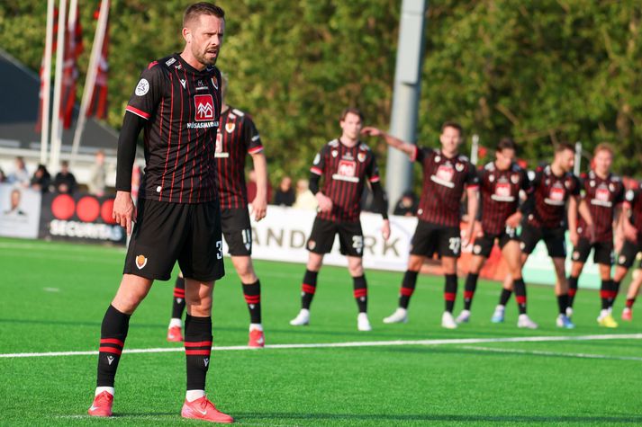 Gylfi Þór Sigurðsson var í mikilli vinnu við að koma í veg fyrir sóknir KR í dag og viðurkenndi að hann hefði verið frekar til í að vera framar á vellinum en svo lengi sem sigrar koma þá skiptir staðan á vellinum ekki máli.