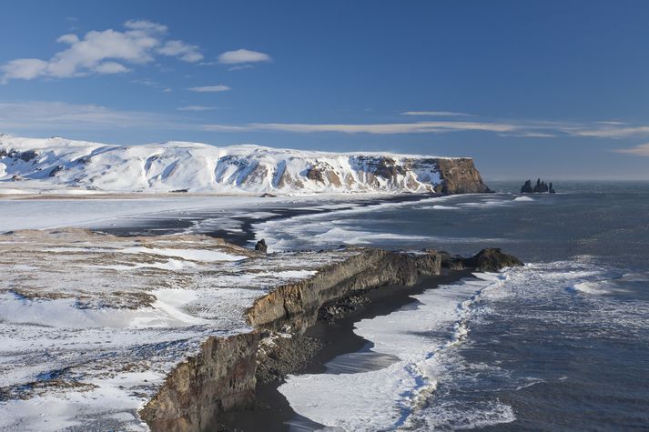 Aðstæður eru erfiðar á Reynisfjalli