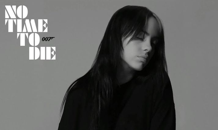 Billie Eilish er sú yngsta í sögunni til að flytja titillag Bond-myndar.