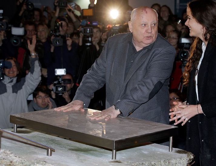 Mikhail Gorbachev hélt ræðu við Brandenborgarhliðið í Berlín fyrr í dag.