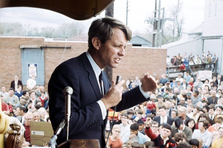 Bobby Kennedy er dæmi um silfurskeiðung sem lærði að láta hjartað ráða för og reyndi að bæta heiminn.