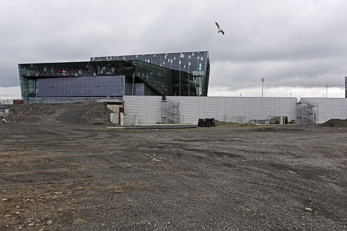 Kaupsamningur um lóðina var undirritaður í ágúst í fyrra eftir að samningar Reykjavíkurborgar við félagið World Leisure Investment fóru út um þúfur. Fleiri fyrirtæki hafa tryggt sér lóð á svæðinu. 