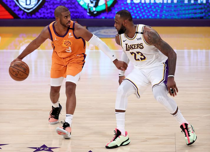 Chris Paul hafði betur gegn stórvini sínum, LeBron James.