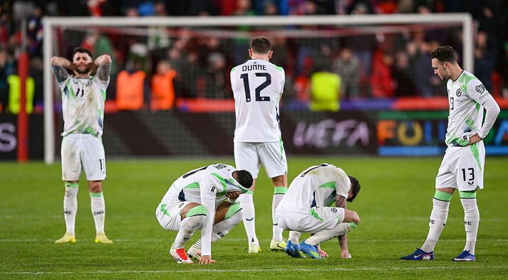 Leikmenn írska landsliðsins verða sjálfsagt enn niðurbrotnir þegar þeir eiga að spila vináttulandsleik næsta þriðjudag, við niðurbrotna mótherja.