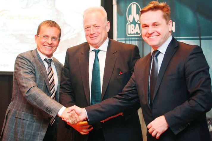 Claudio Albrecht forstjóri Actavis, Ryszard Krauze stjórnarformaður Bioton og Slawomir Ziegert forstjóri Bioton.