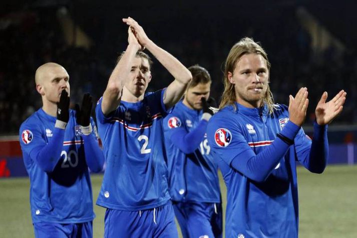 Birkir Már Sævarsson og nafni hans Birkir Bjarnason þakka fyrir leikinn.